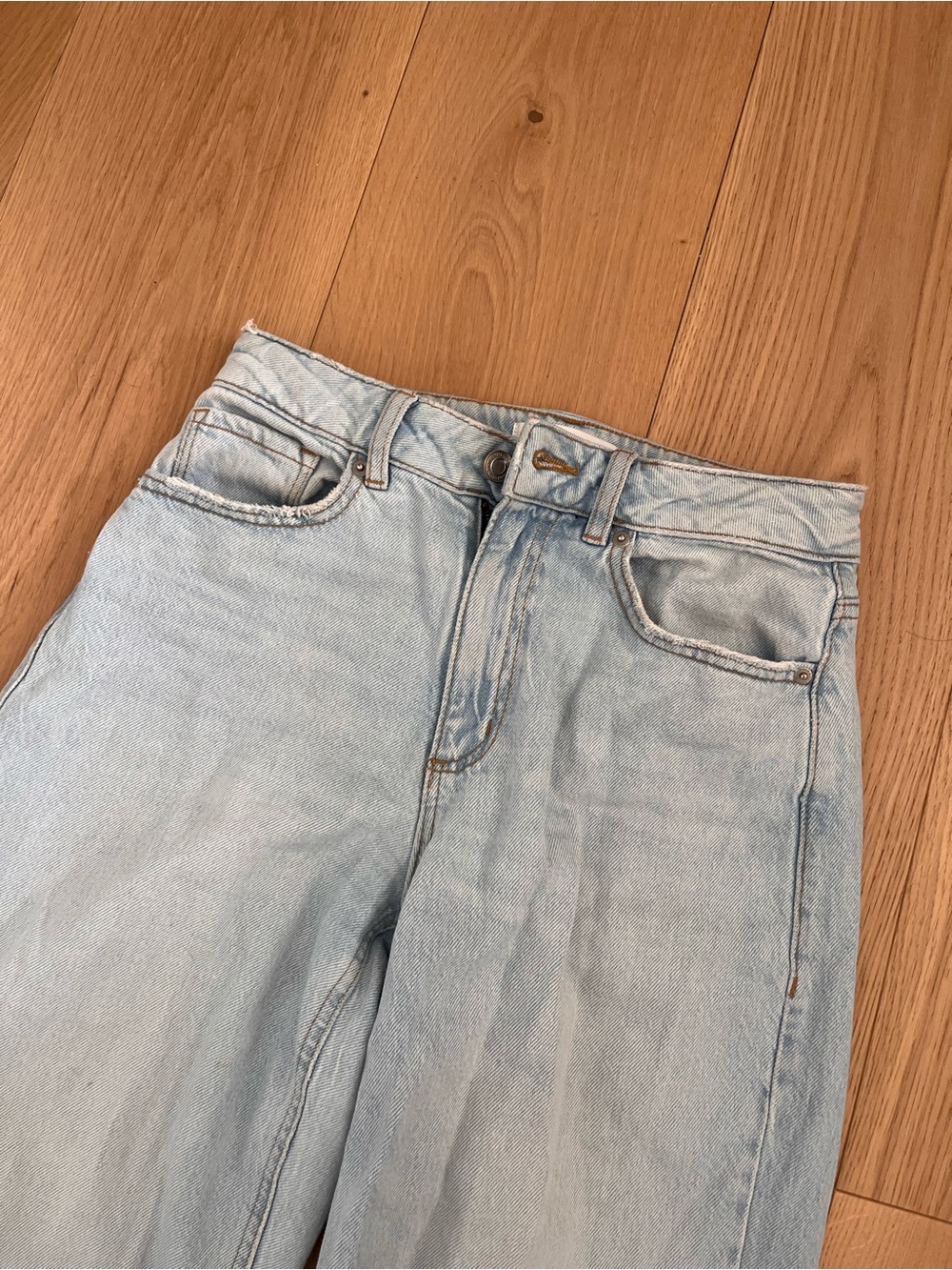 Dynamite Light Wash High-Rise Wide Leg Jeans - Picture 3 of 5